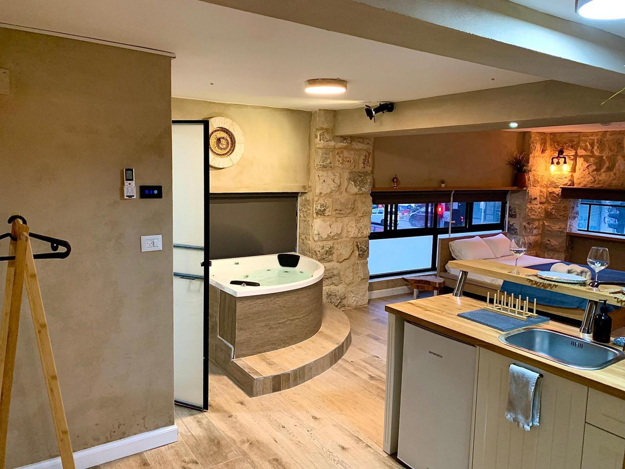 Boutique Apartment In Heart Of Haifa Bagian luar foto