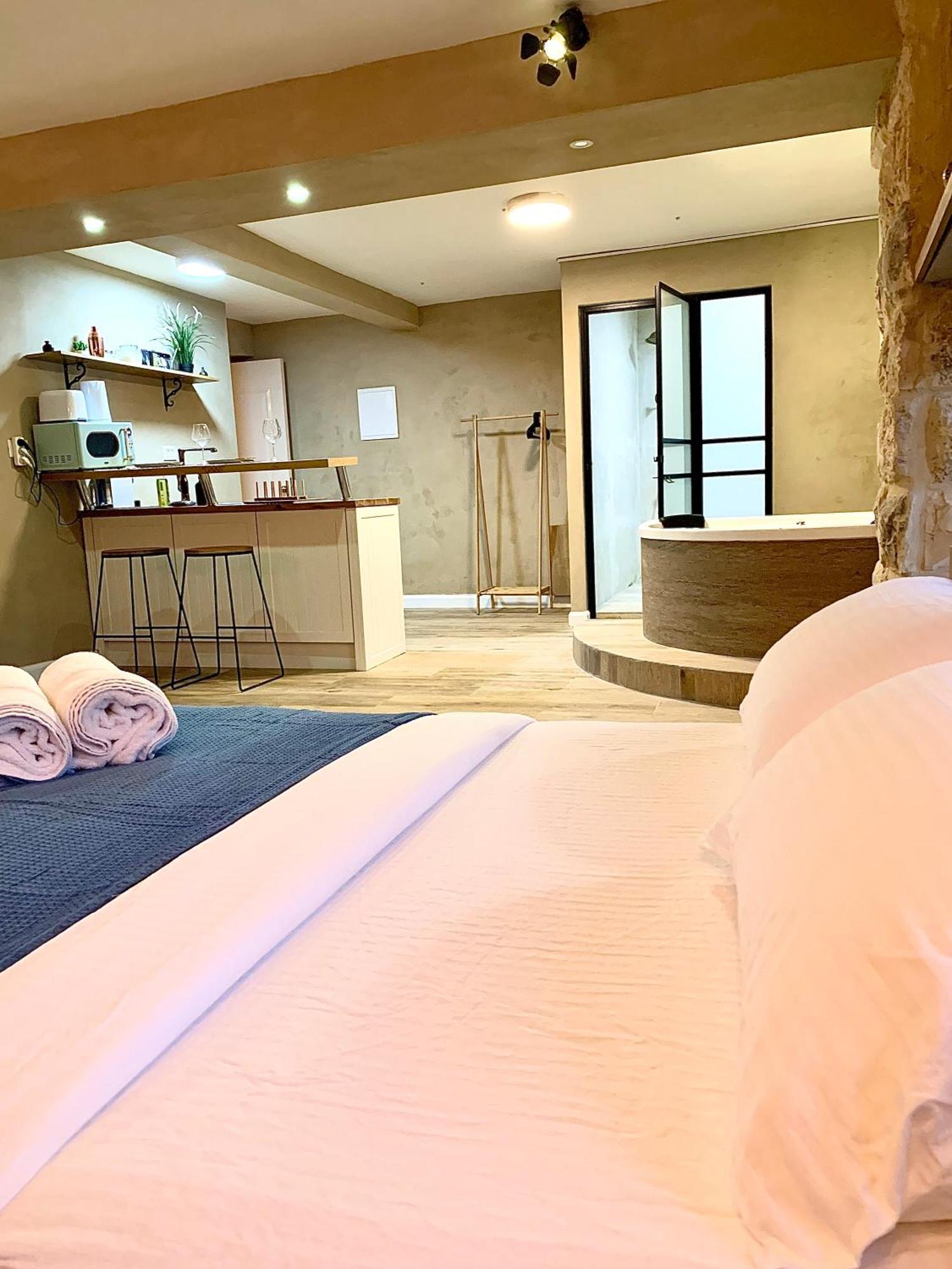Boutique Apartment In Heart Of Haifa Ruang foto